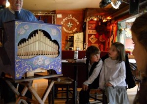 Jean Philippe and his Orgue